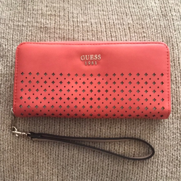 Guess Wristlet Wallet - Picture 1 of 3